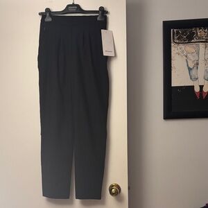 NEW WITH TAGS Lululemon Woman’s Dress Pants - Essential HR Trouser